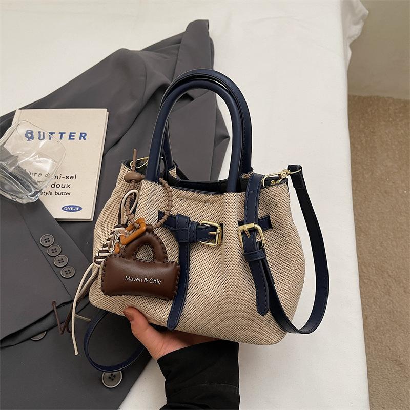 Leisure Single-shoulder Bag with High-end Texture, Retro Hand-held Feel, Fashionable Cloud-shaped Bag