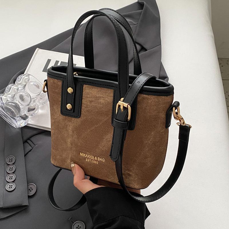 Niche High-end Small Bag Women's 2025 New Trendy and Versatile Shoulder Messenger Bag Fashionable Super Fire Portable Bucket Bag