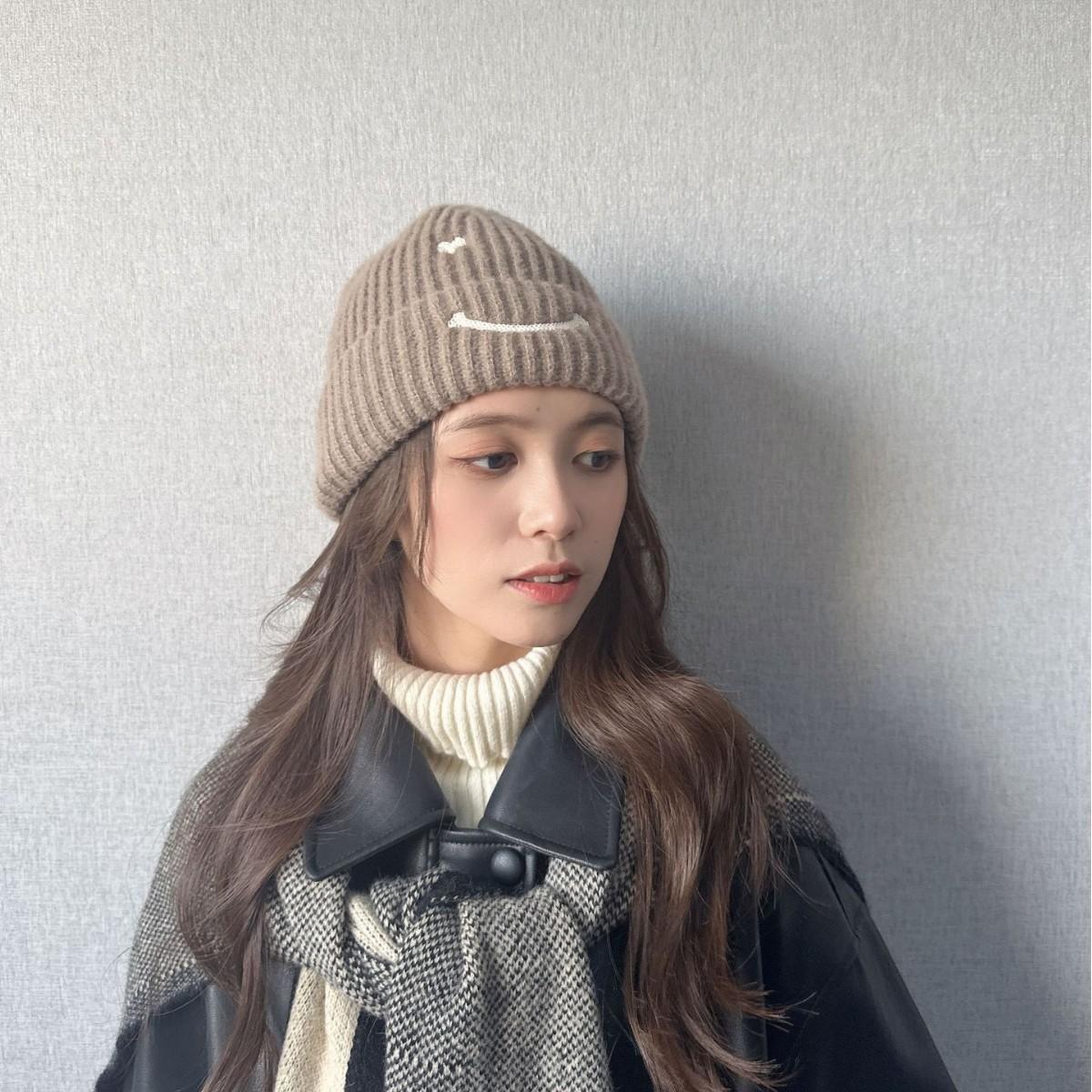 

В язана шапка з вишивкою у вигляді смайлика, нова тепла вовняна шапка осінь-зима, великий обхват голови, вітрозахисна холодна шапка для вулиці One Size верблюд