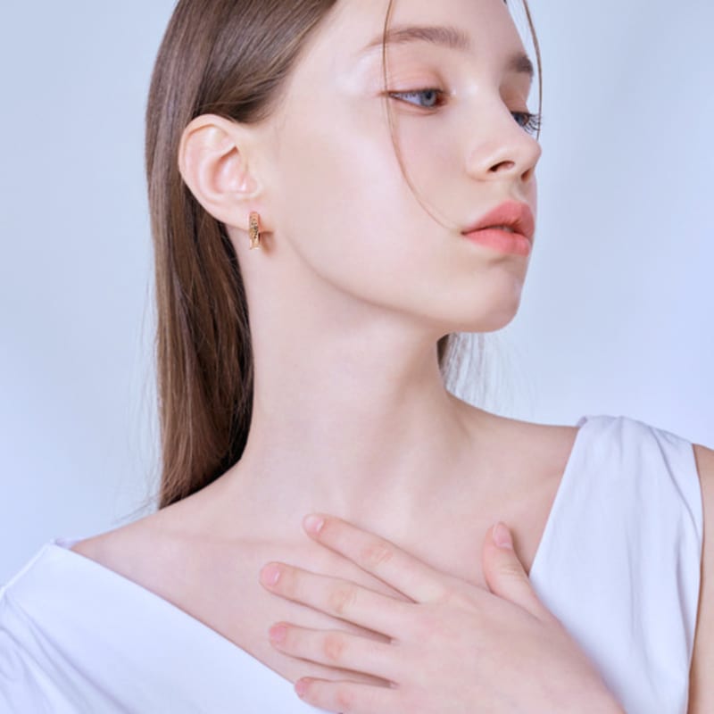 ELLE Schmuck 14K Quadratisch Geschliffene One-Touch Ohrringe (Goldener Pin) ELGPEE434