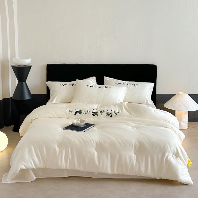 

Bamboo Leaf Panda Embroidered Antibacterial Winter Quilt