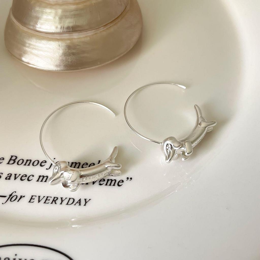 Niche Design Dachshund Hoop Earrings: Matte Saturn Metal Hooks, Women's Cute Fashion Accessory