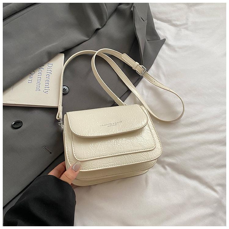 

Модный нишевый дизайн маленькая квадратная сумка женская 2025 новая кожа с эффектом масляного воска универсальная сумка для мобильного телефона высококлассная наплечная сумка-мессенджер