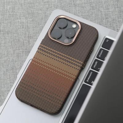 Lussuoso Rilievo in Fibra di Carbonio 3D per Custodia Magnetica Ricarica Wireless Magsafe per iPhone 16 15 14 13 Pro Max Copertura Antiurto per Obiettivo in Metallo