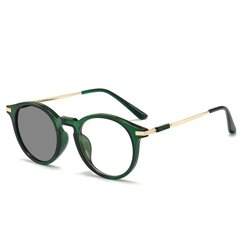 Men's Fashion Pochromic Reading Glasses Retro Anti-blue Far-sighted Eyewear Women Round Color Changing Presbyopia Glasses