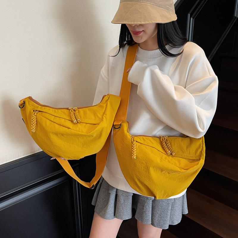 Large Capacity Bag Women's New Korean Version Messenger Bag Fashionable and Simple Dumpling Bag Casual and Lightweight Shoulder Bag Women