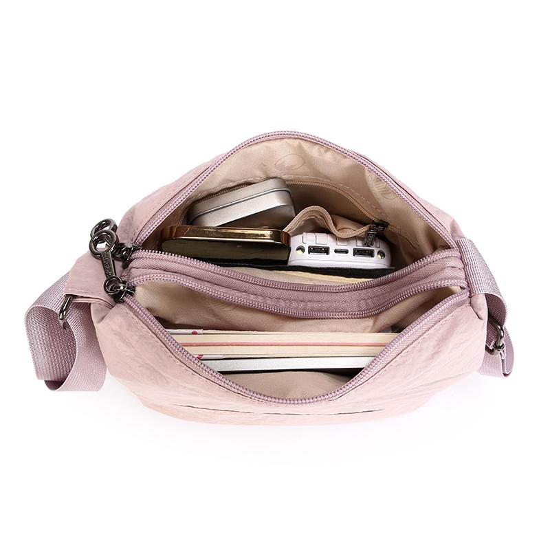 Women's Lightweight Large Capacity Shoulder Bag Commuter Crossbody Bag Middle-Aged Mother Bag
