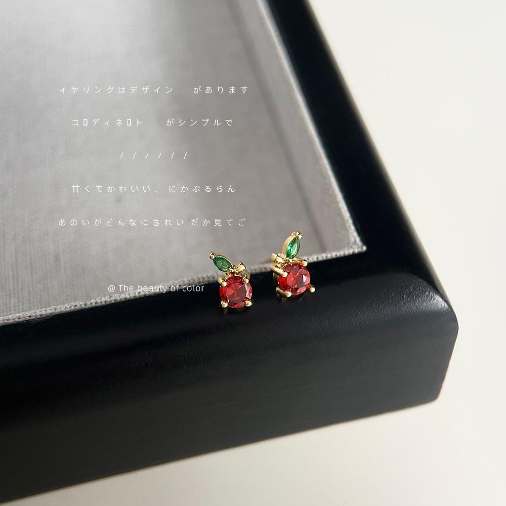 Fresh and sweet micro-zirconium mini apple commuter stud earrings design sense small fruit cute earrings