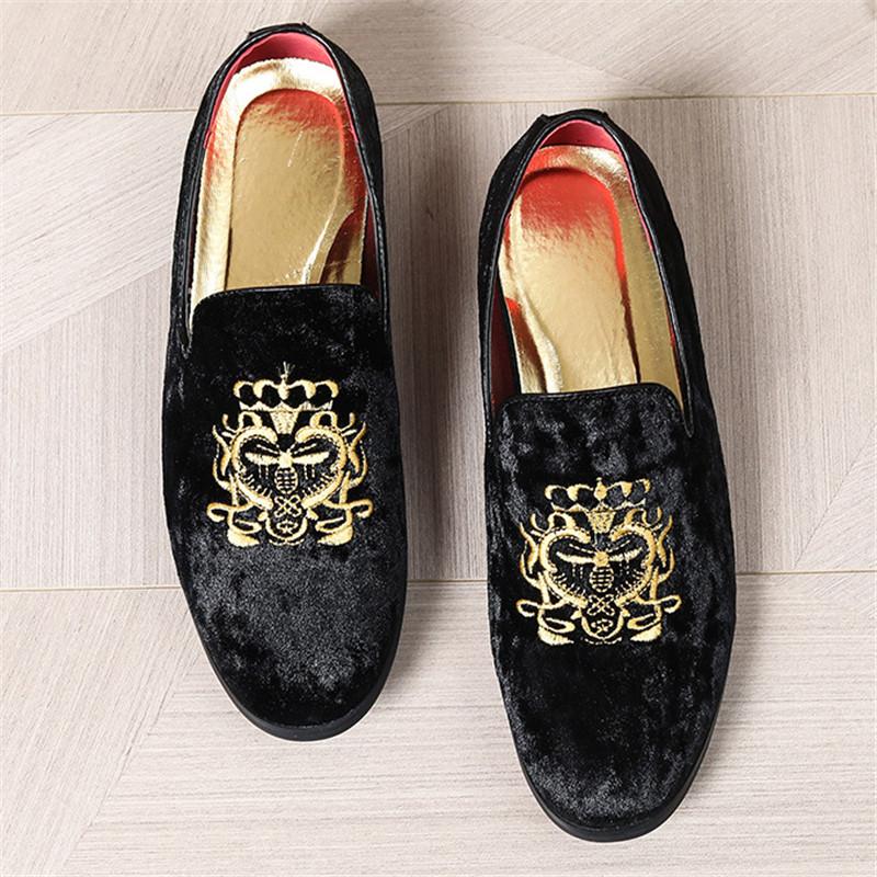 Nya Mode Vardagliga Klänningsskor För Män Spetsig Broderimönster Slip On Loafers Bröllop Formella Skor Zapatos Hombre