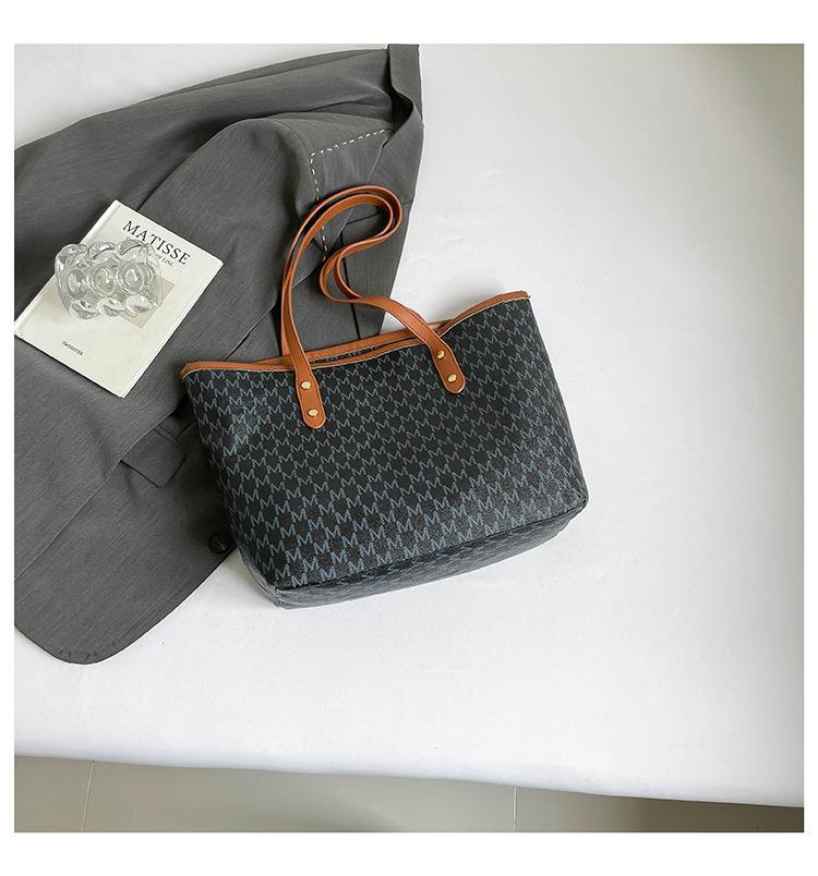 Large Capacity Bag Women's Commuter Personalized Tote Bag 2025 New Retro Printing Trend Shoulder Bag Texture Women's Bag