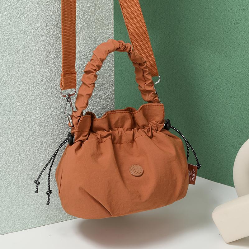 Geraffte Zugbeutel-Tasche mit gerafftem Griff Abnehmbarer Riemen Nylon Umhängetasche für den lässigen Alltag