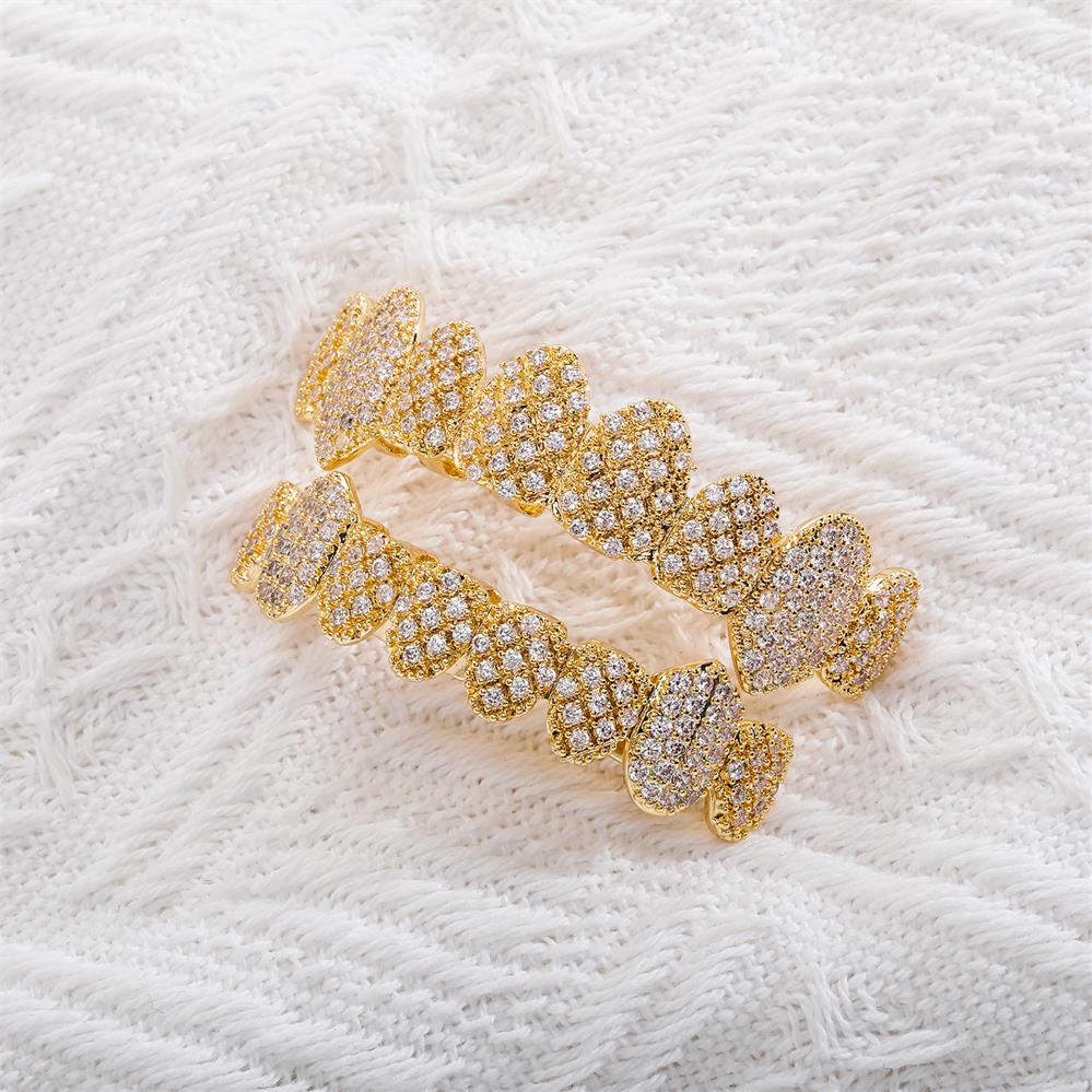 Vendita Calda di Fabbrica Argento Oro Colore Metallico Placcatura Ottone con Zirconi Pieni Bling Otto Pezzi Denti Appuntiti Hip Hop Grillz