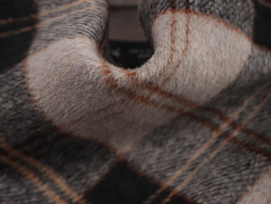 2025 Spring Women's European-American Fashion Plaid Cape Coat