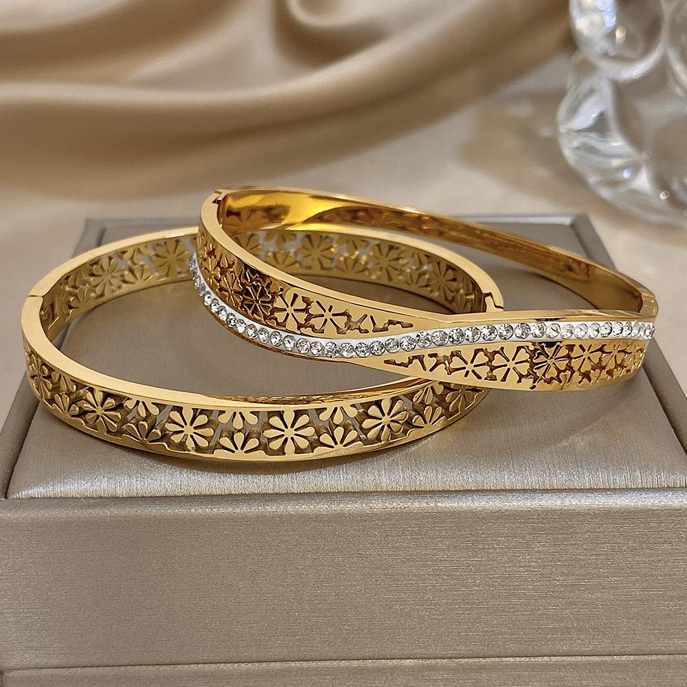 New Hollowout Flowers Rhinestones Stainless Steel Cuff Bracelet for Women Men Y2K Gold-plated Waterproof Charms Jewelry Gifts
