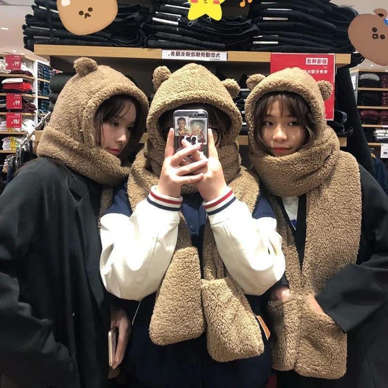Plush bear hat, scarf, integrated women's winter scarf, cute winter versatile cycling, warm, plush ear protectors, and hooded.