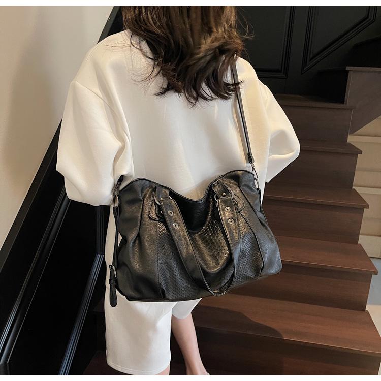 Retro European & American Shoulder Bag: Versatile, Stylish, Casual Handbag for Everyday Commute