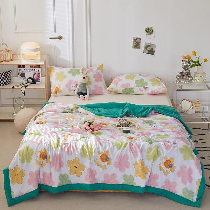 Love Heart Daisy Pattern Summer Quilt Modern Fashionable Skin-friendly Comfortable Air Conditioning Quilts for Kids Boys Girls