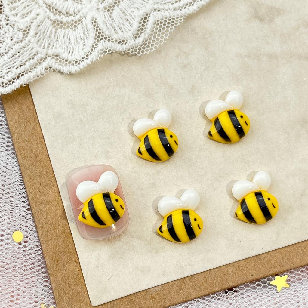 Cute Cartoon Bee Nail Art Accessories, DIY Nail Art Hand Drawn Flat Back / Scrapbook / Jewelry Making Decorations Accessories.