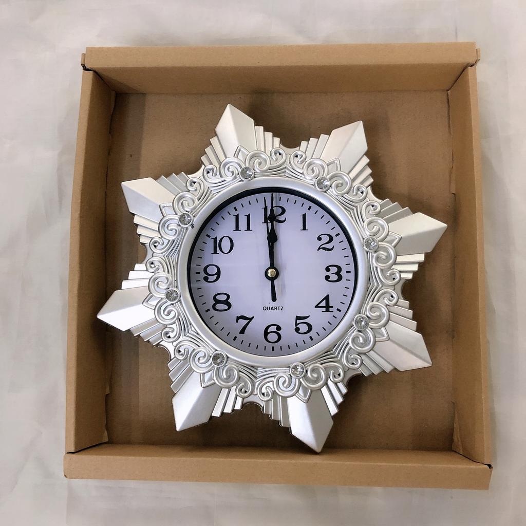 Retro hollow quartz clock, living room fashion craftsmanship 25cm wall clock