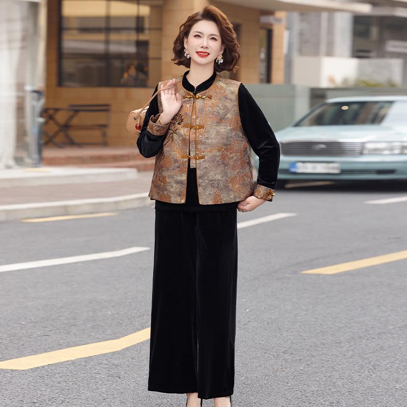 

Spring Women s Plus Size Three-Piece Suit – Stylish & Simple for Middle-Aged Mothers. 3XL (recommended 125-140 kg)