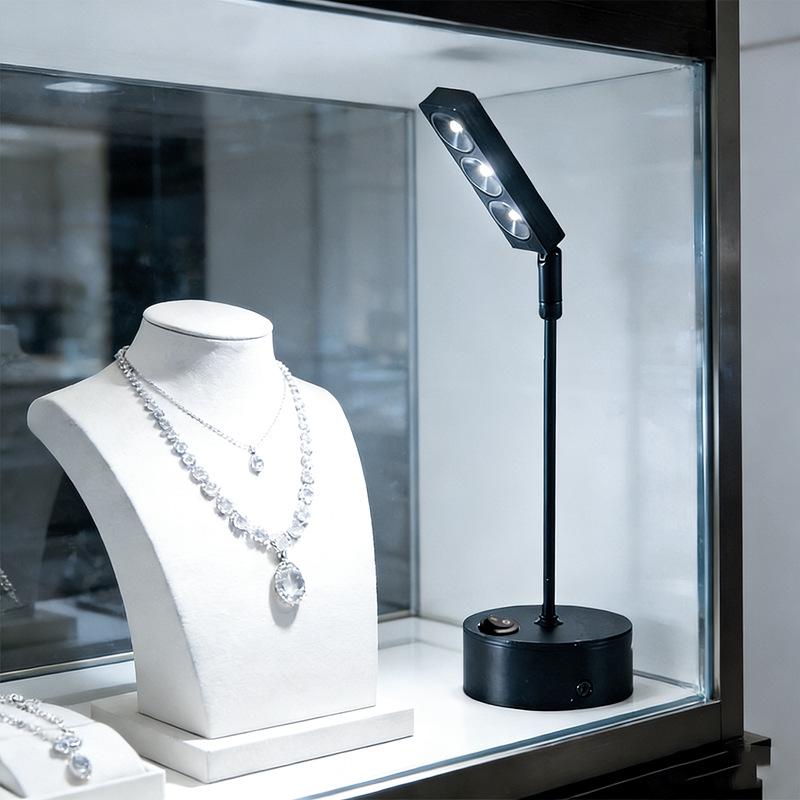 Wire-Free Jewelry Display Spotlight with Charging