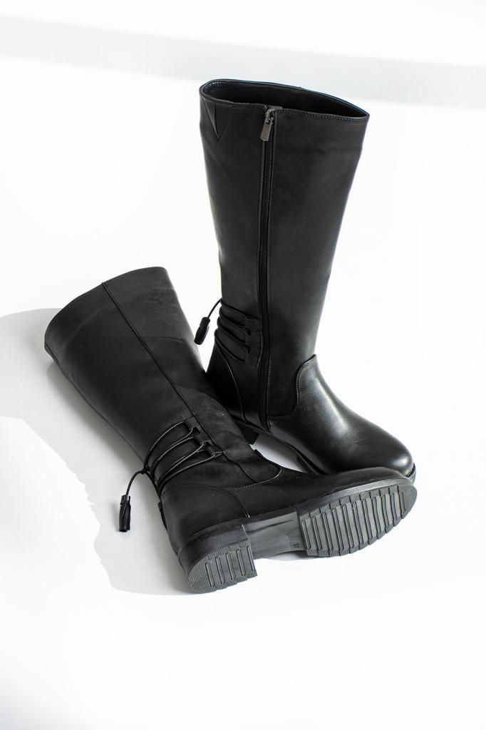 Women Modern Stylish Fashion Boots Boots Faux Leather Black Color Low Heel Boots