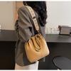 Popular Bags Women's New Autumn and Winter Retro Broadband Messenger Bags Niche Bucket Bags