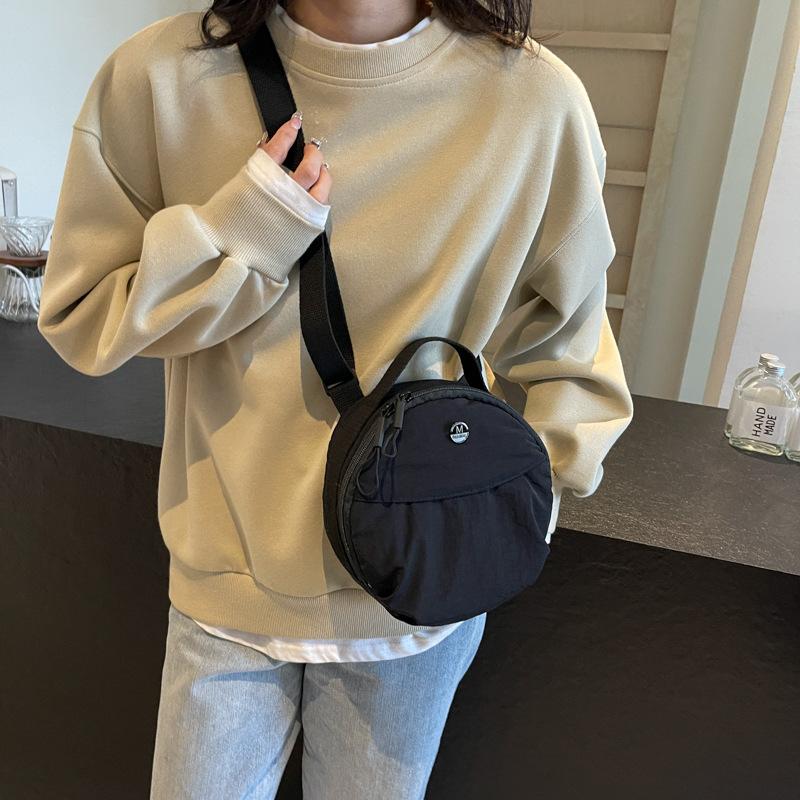 2025 Autumn and Winter New Small Round Bag Mobile Phone Bag Shoulder Messenger Bag Women's Small Fresh Casual Fashion Small Satchel