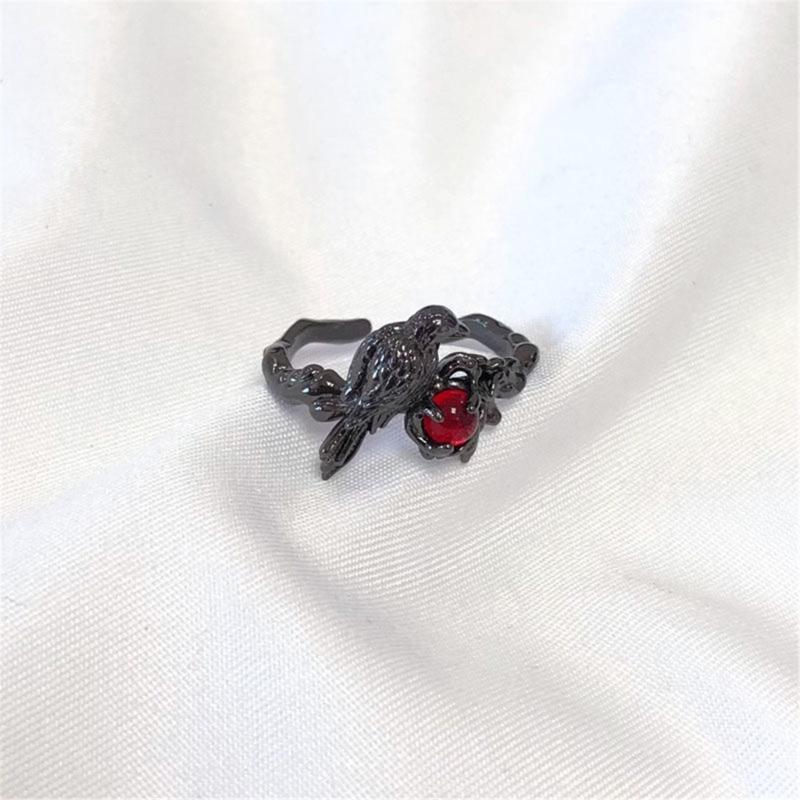 Elegant Crow Ring with Red Gemstones Dark Aesthetic Jewelry Alternative Fashion Gothic Accessory for Halloween Party