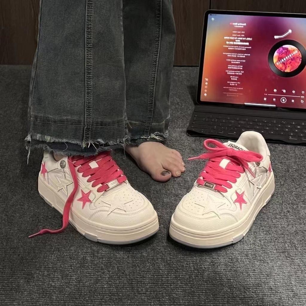 Dopamin-Board-Schuhe Damen Koreanische Version ins Kontrastfarbe Plateau Nischendesign rosa Sternschuhe vielseitige lässige weiße Schuhe