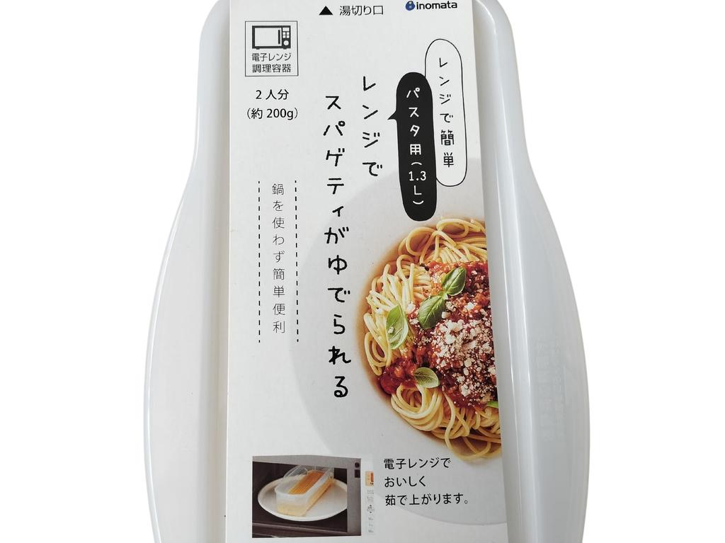 Inomata Chemical Microwave Cooker for Boiling Spaghetti and Clear Boils Includes Pasta and Vegetable Peeling Sponge Set [Bonus Set] Pasta, White, 1-2