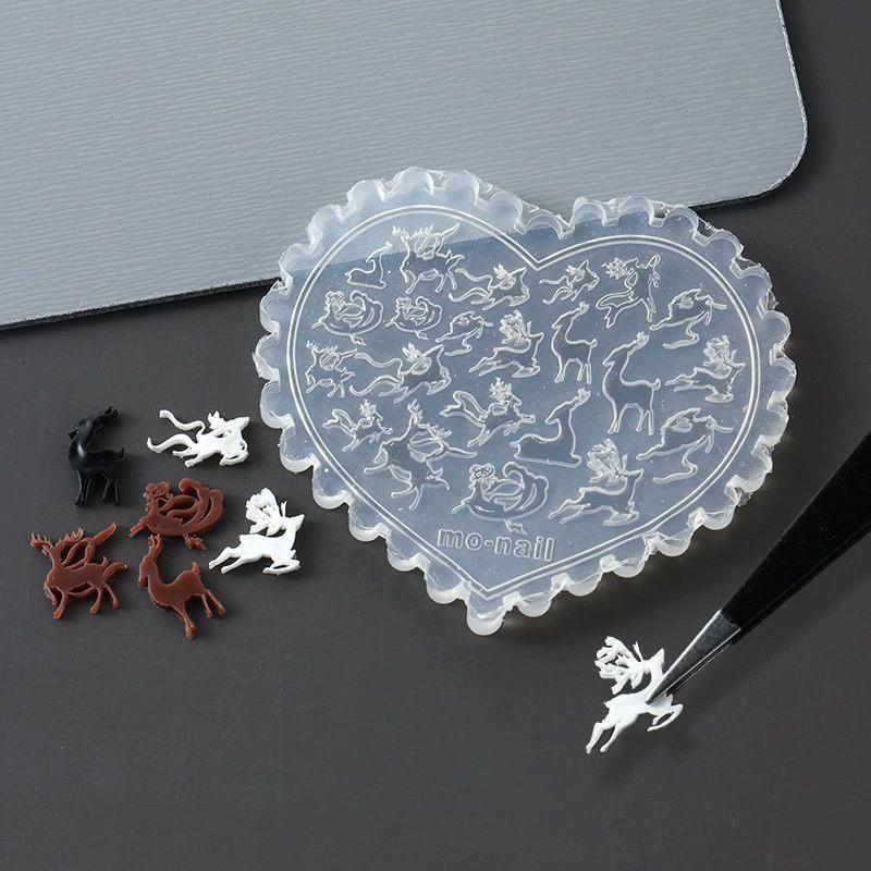 1Pcs Winter Snowflake Nail Art Silicone Mold 3D Embossed Carving Soft Stamping Plate Christmas Reusable Diy Gel Stencils Tool
