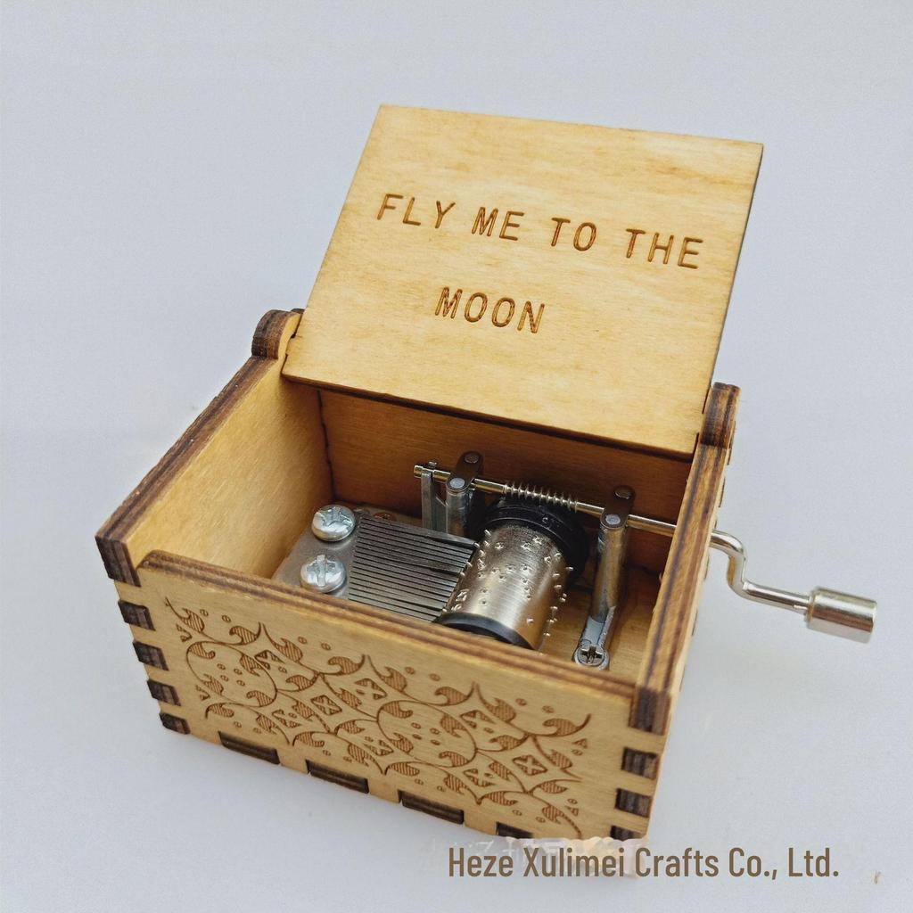 Ručně zalomená dřevěná hudební skříňka, festivalový dárek pro přátele