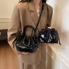 Retro Hand Carry Fashionable Pleated Bucket Bag Women'S High-End Sense Simple Shoulder Mother And Child Bag Versatile Women'S Bag