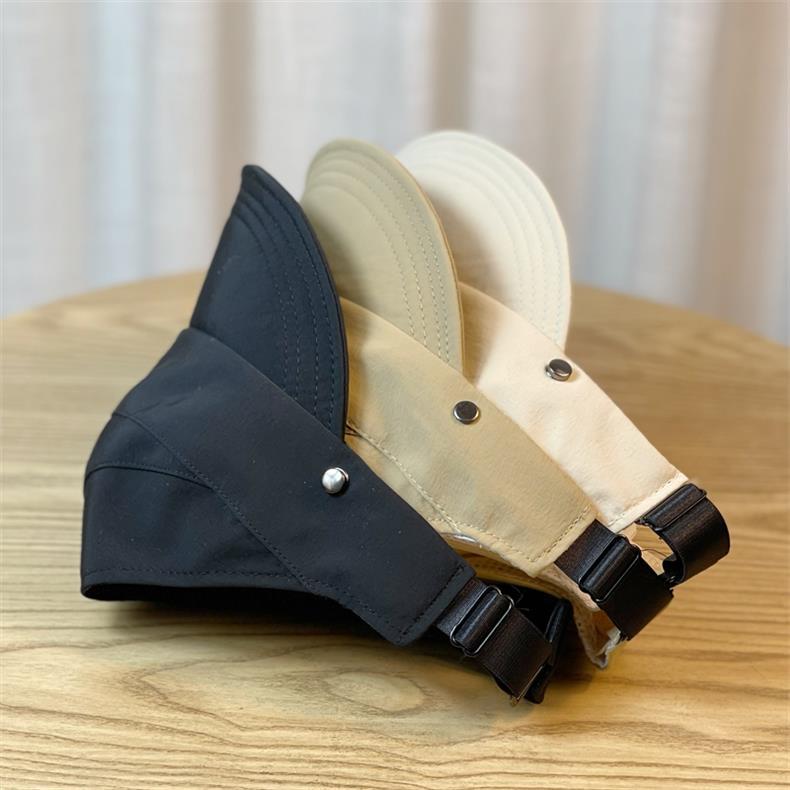 Summer Women Tie Ponytails To Show Off Their Face, Wear Sun Hats for Outings, Hang Masks To Cover Their Faces, Duck Tongue Hats