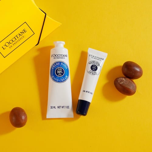 L'OCCITANE Shea Klemmer og Kyss (Håndkrem 30 ml og leppepomade-sett) Gaveeske, Perfekt for bursdager, avskjeder og mer.