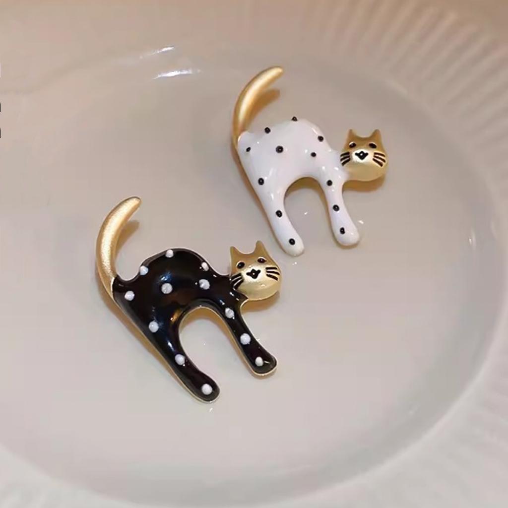 Cute Cat Brooch Decoration Metal Brooch Scarf Sweater Suit Pin Up Buckle Rhinestone Animal Brooch Safety Pins Collar Jewelry Pin