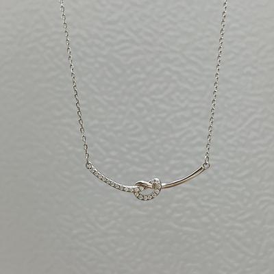 Collar con nudo de amor sonriente para mujer, diseño de nicho de lujo ligero, cadena de clavícula con nudo de cuerda entrelazada de acero inoxidable