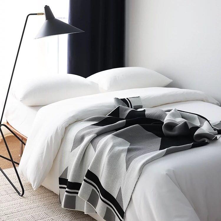 Nordic Geometric Black-White-Grey Knitted Throw Blanket - Thickened Sofa AC Blanket for Nap & Couch