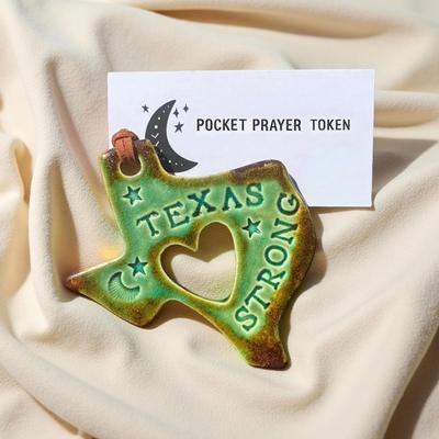 Texas Strong Ornament Herzförmig Flutkatastrophe Segen Ornament Taschen Gebetsanhänger mit Karte Geschenk für Texas Bewohner Katastrophenhilfe Freiwillige
