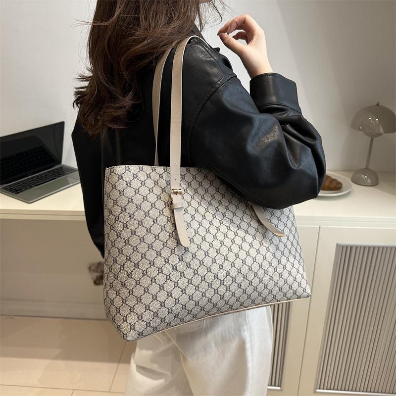 Underarm simple fashion large capacity retro portable autumn new commuter shoulder tote women's bag