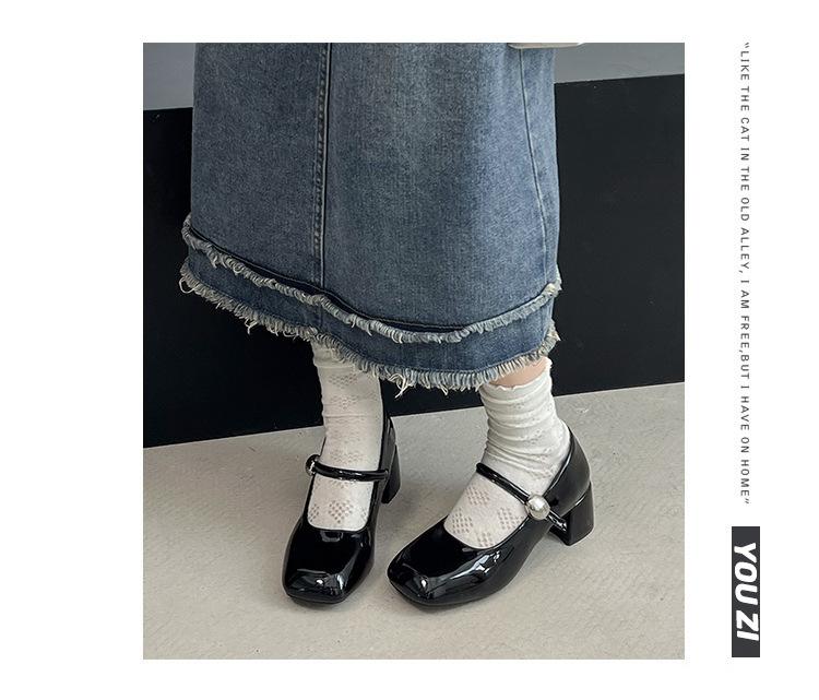 Patent leather Mary Jane single shoes women's spring new versatile thick heel square head one-word buckle temperament high heels