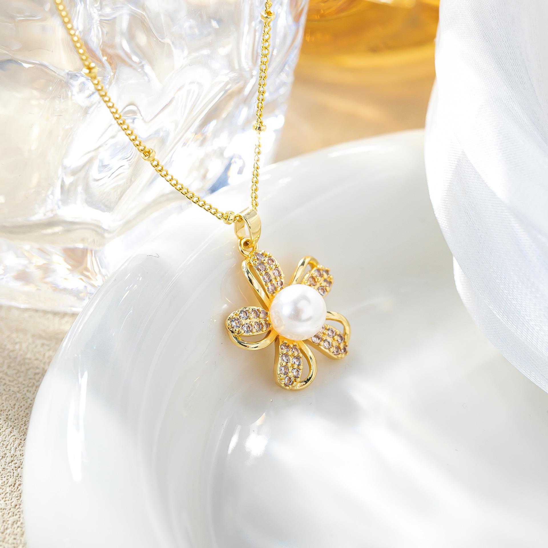 Elegant French Pearl & Diamond Flower Clavicle Necklace - Chic Korean Retro Style Jewelry for Women