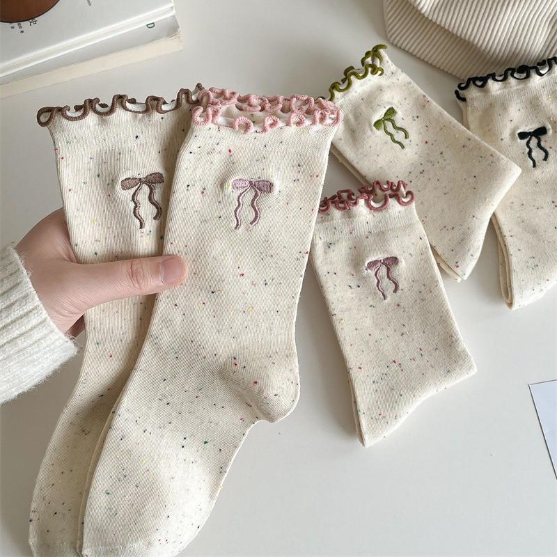Chaussettes d'Automne à Nœud pour Femmes - Style Japonais avec Bord Oreille de Bois, Mode Tendance en Fil.