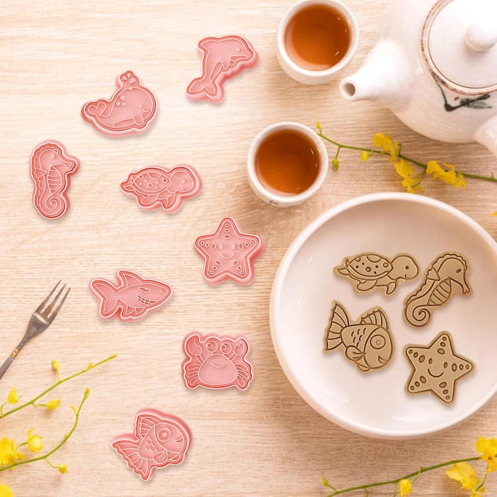 8Pcs/set Cookie Cutters Plastic 3D Cute Cartoon Pressable Biscuit Mold Embosser Cookie Stamp Christmas Kitchen Baking Pastry