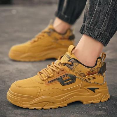 Nouvelles chaussures de sport simples pour hommes surface en cuir chaussures de skate décontractées jeunes et jeunes semelle épaisse rehaussantes antidérapantes chaussures de travail jaune extérieur