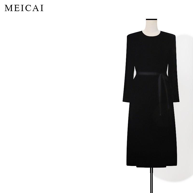

Meicai Black Velvet Silk Long Sleeve Dress with Smooth Luster 2XL (up to 136-145 lbs)