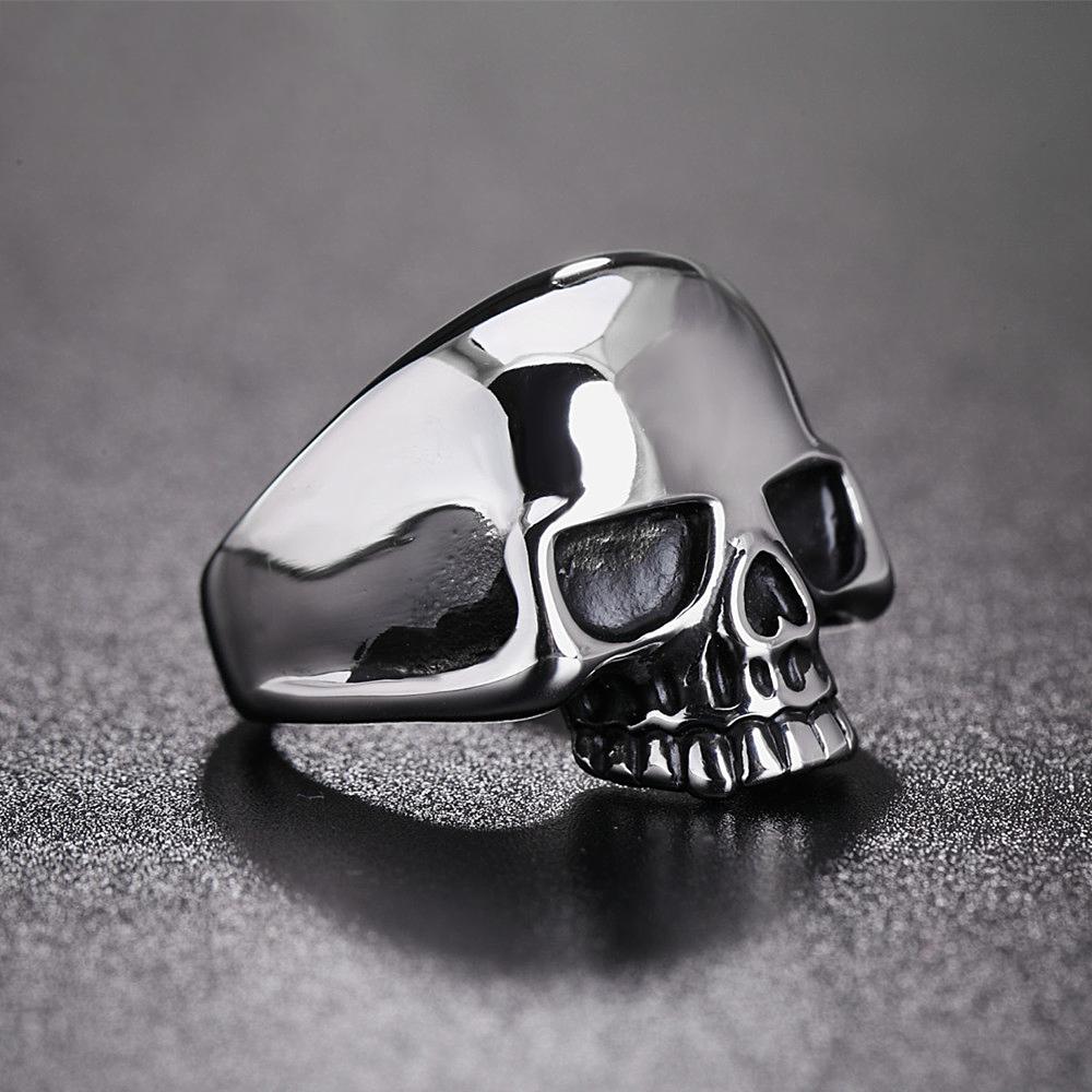 Punkiger Piraten-Totenkopfring aus hochglanzpoliertem Edelstahl für Damen und Herren – Gothic-Vintage-Totenkopfring – Modeschmuck-Geschenk