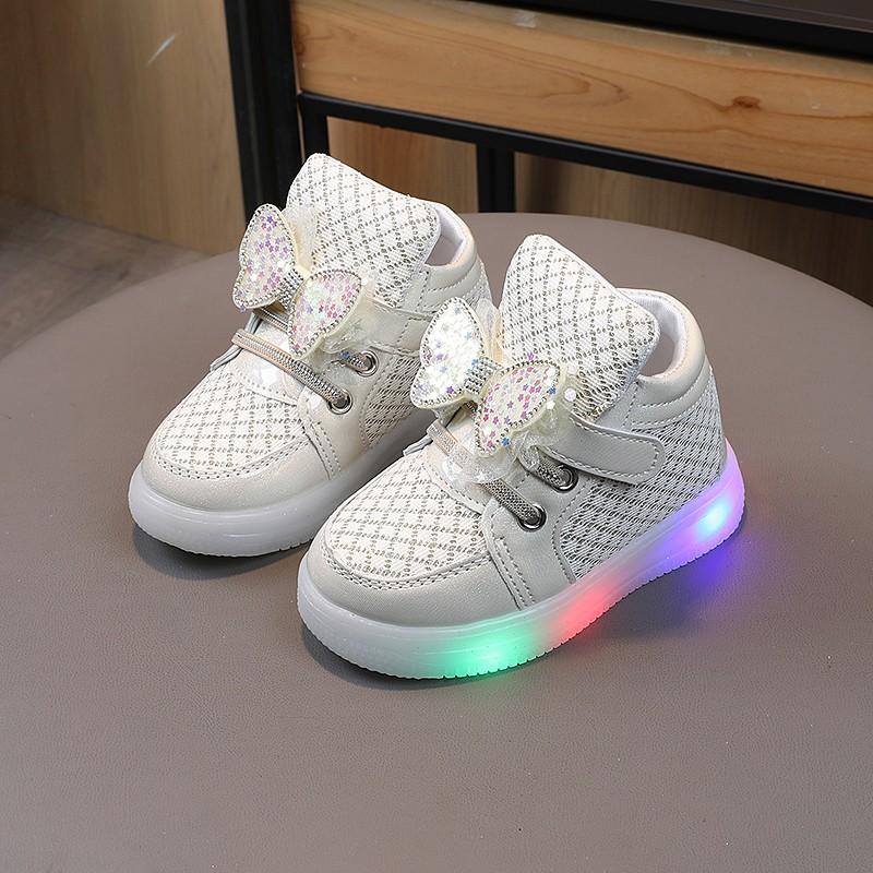 Fashion Girls Shoes Spring New Kids LED Light Shoe Soft Soled Lightweight Girl Casual Shoes Anti Slip Child Sports Shoes