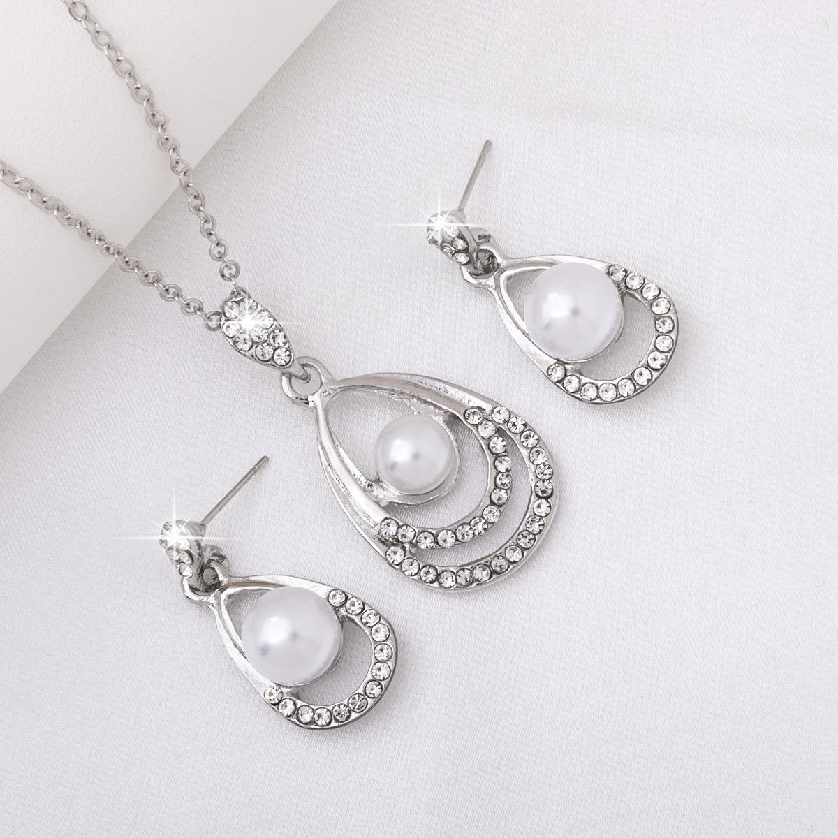 Элегантный набор украшений с жемчугом в форме слезы: Колье и серьги-гвоздики для свадебного наряда